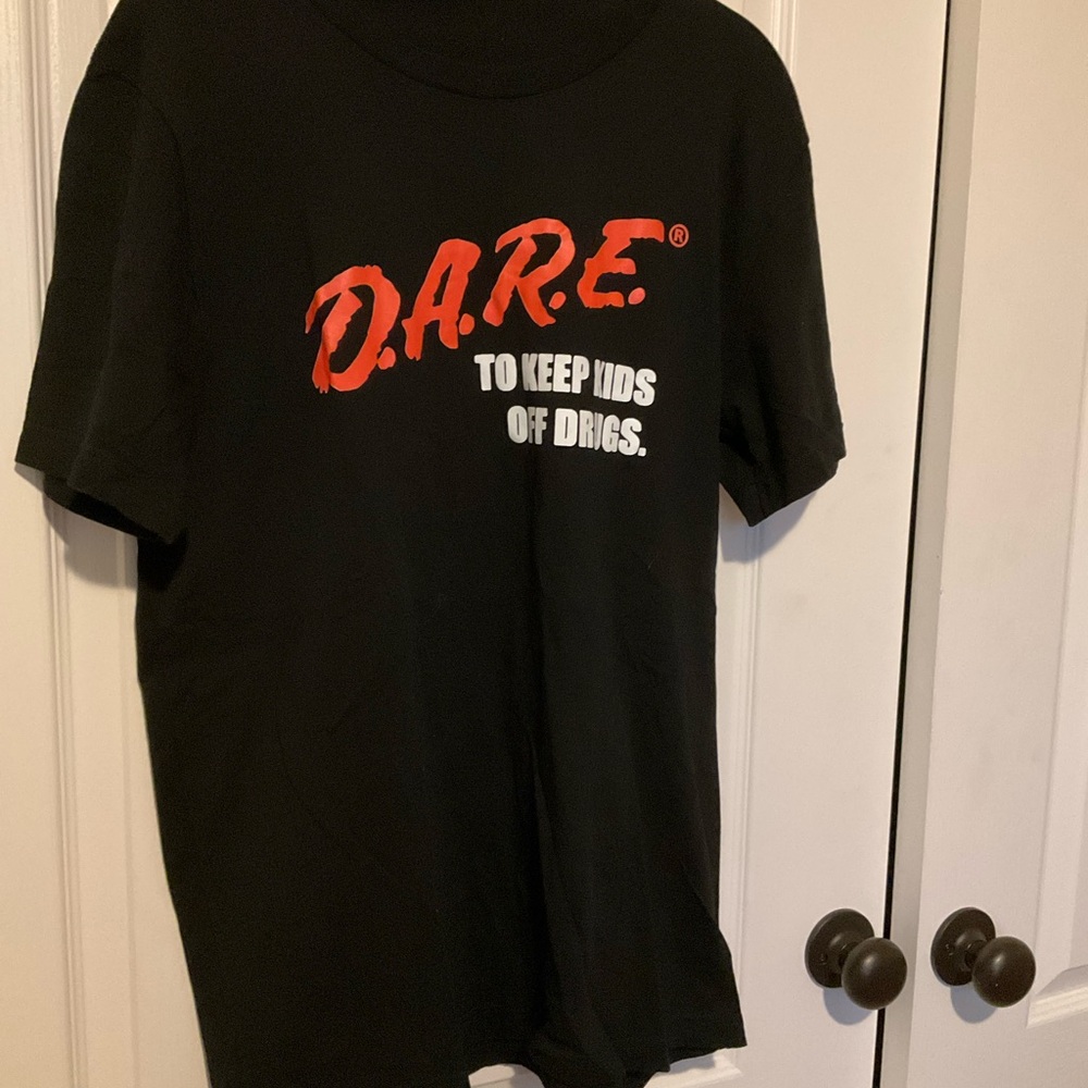 Black D.A.R.E. Logo